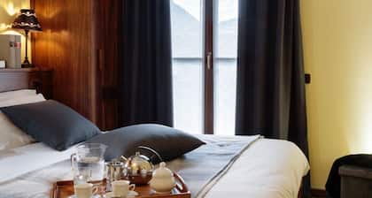 Maison Paquier in the downtown heart:Jacuzzi, balcony, ski bus close to door