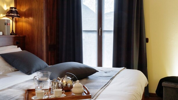 Unclassified image, 1 of 60, button - Maison Paquier in the downtown heart:Jacuzzi, balcony, ski bus close to door (Valtournenche)