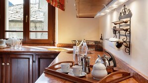 Unclassified image, 4 of 60, button - Maison Paquier in the downtown heart:Jacuzzi, balcony, ski bus close to door (Valtournenche)
