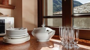 Unclassified image, 3 of 60, button - Maison Paquier in the downtown heart:Jacuzzi, balcony, ski bus close to door (Valtournenche)