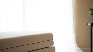 A room with a beige sofa and a floor lamp. - Fabrì 171 (Pescara)