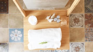 Doccia, soffione a pioggia, set di cortesia gratuito, asciugacapelli