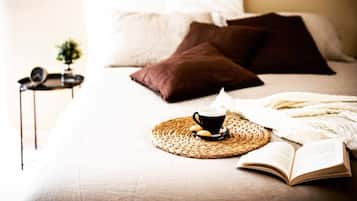 Camera tripla (Oro) | Con arredamento individuale, una scrivania, postazione laptop