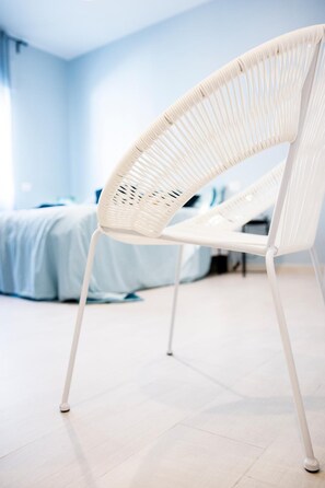 Individually furnished, desk, laptop workspace, iron/ironing board - Fabrì 171 (Pescara)