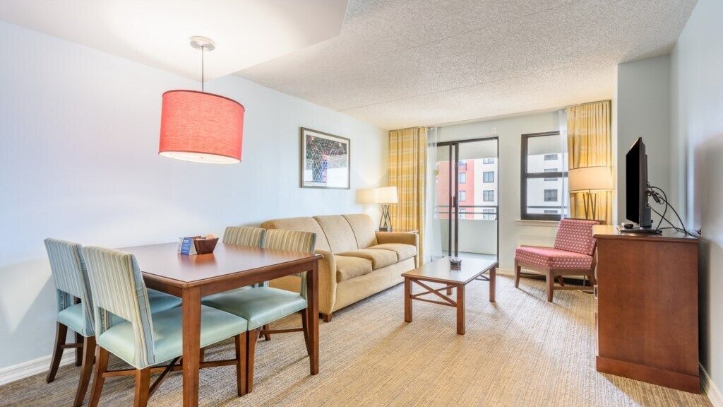 Opulent Club Wyndham Skyline Tower, 2 Bedroom Deluxe Suite, A Mile to Delectable Restaurants