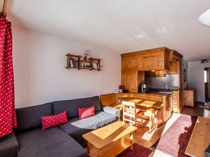 TV - Comfortable 2-Room Apt, 4 Pers, Ski-in/Ski-out in Val-d'Isère (Val-d'Isère)