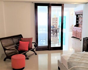 2 soverom, skrivebord, strykejern/-brett og wi-fi