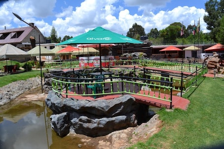 Garden. Falls Hippo Point Hotel