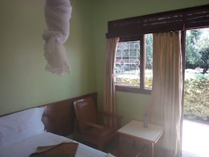 Habitación doble | Escritorio, cortinas opacas, wifi gratis y ropa de cama