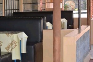 Área de estar no saguão