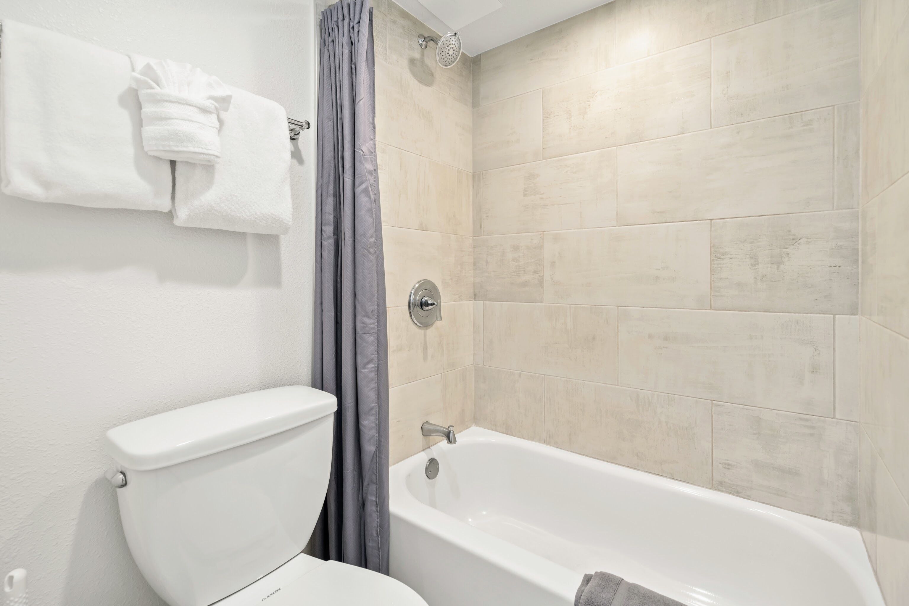 Paki Maui 213 Wonderful Condo Next to Park, Beach and Farmers Market