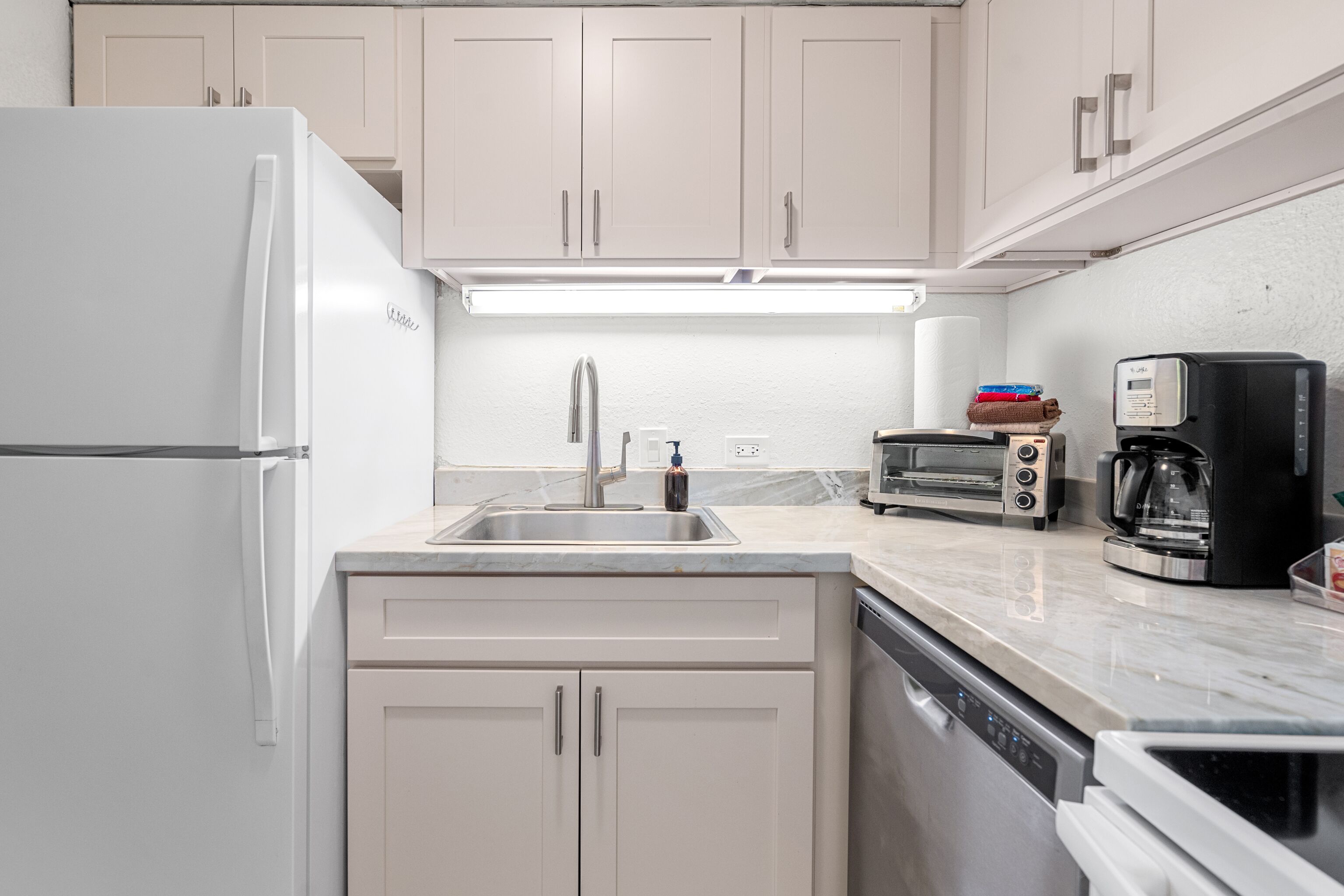 Paki Maui 213 Wonderful Condo Next to Park, Beach and Farmers Market