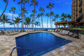 Pool - Maui Oceanfront Condo, Amazing Views, on Sandy Bea (Kihei)