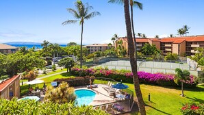 A resort with a swimming pool, tennis courts, and a view of the ocean. - Maui Vista 3210 Wonderful unit With New Split AC, Low VO and New Paint and Carpet (Kihei)