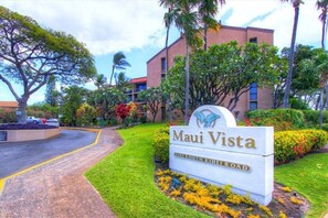 Property grounds - Maui Vista 3112 Lovely Remodeled unit on the Ground Floor with Large Lanai (Kihei)