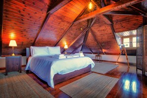 豪華別墅, 4 間臥室, 湖景 | 4 間臥室、客房內保險箱、布置獨特、書桌