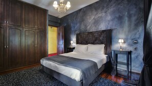 Deluxe Villa, 4 Bedrooms, Lake View | 4 bedrooms, in-room safe, individually furnished, desk - Infinity Villa Ioannina (Ioannina)