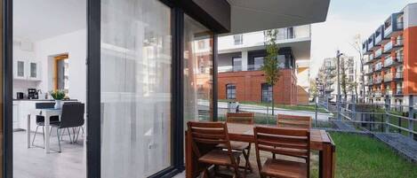 屋外ダイニングエリア