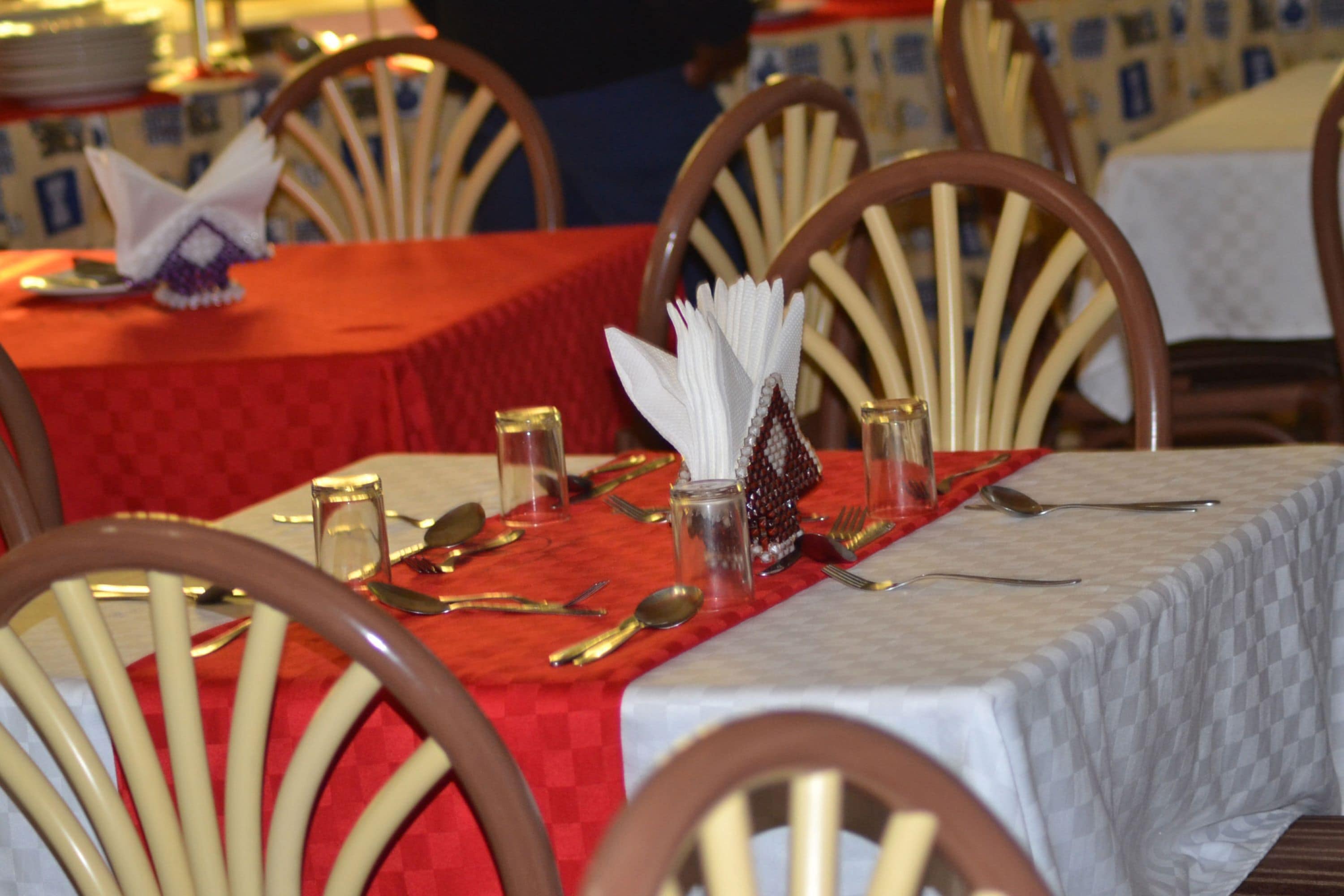 Café da manhã, almoço e jantar; culinária local 