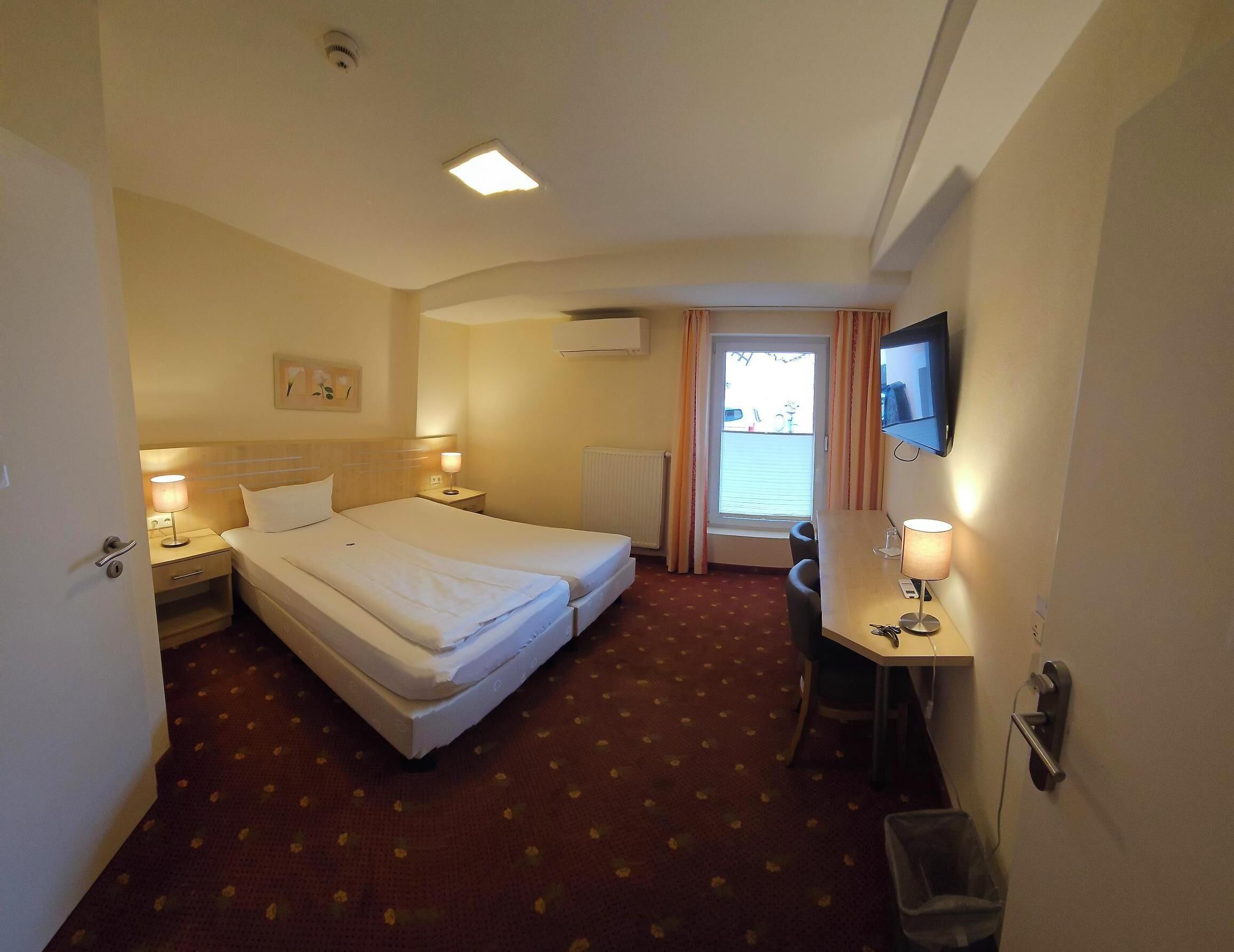 Economy Double Room | Hypo-allergenic bedding, individually decorated, individually furnished