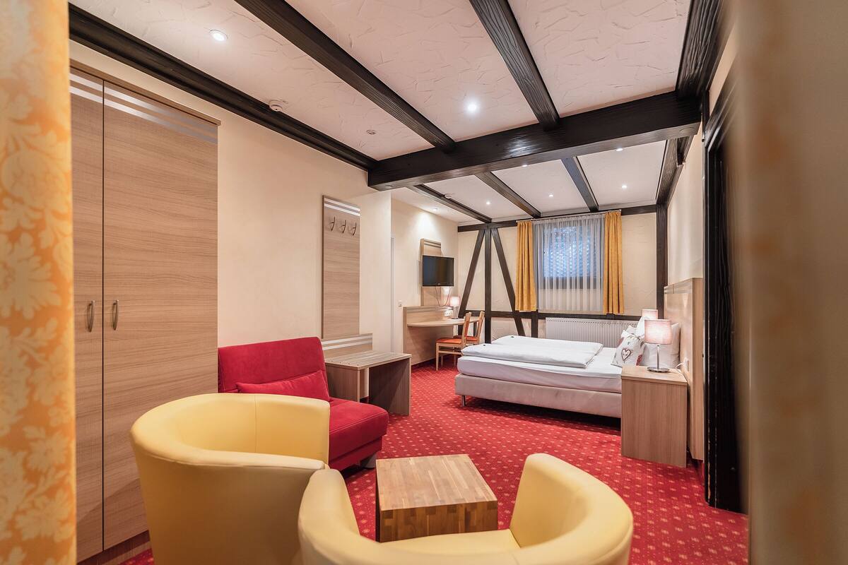 Comfort Room | Hypo-allergenic bedding, individually decorated, individually furnished