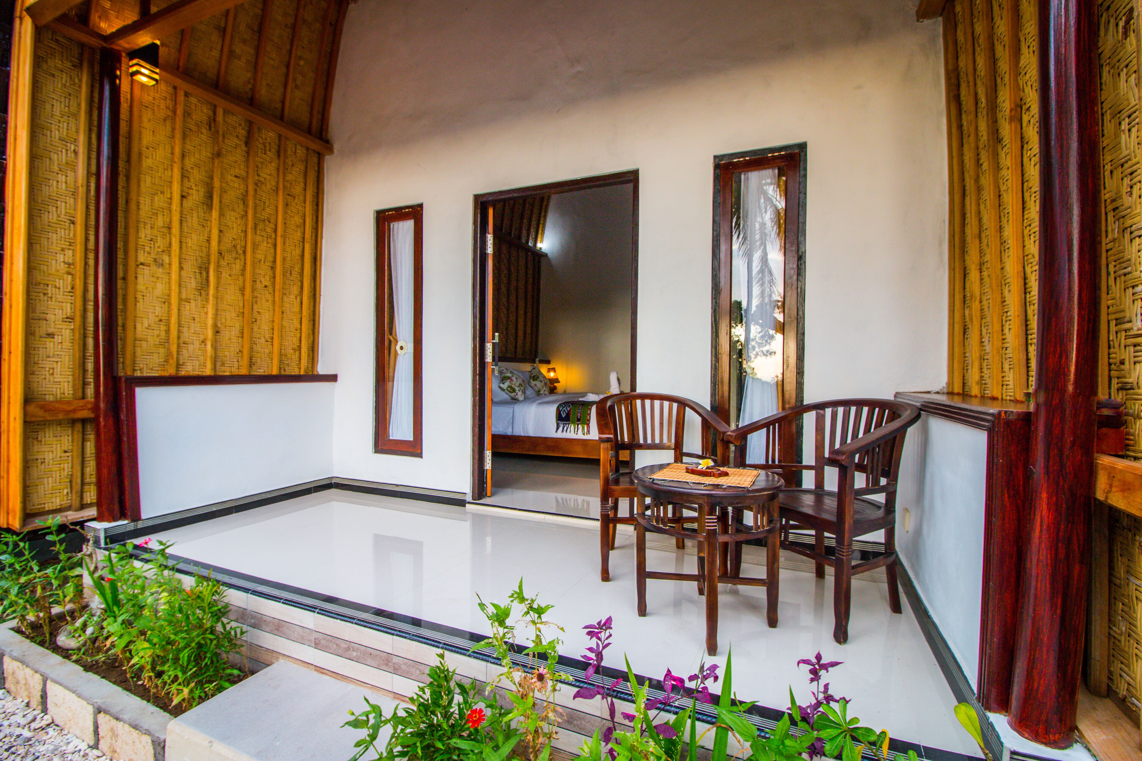 デラックス バンガロー キングベッド 1 台 テラス バレービュー | バルコニー