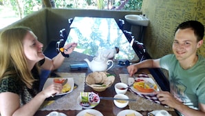 Free daily continental breakfast - Sigiri Charuka Resort (Sigiriya)