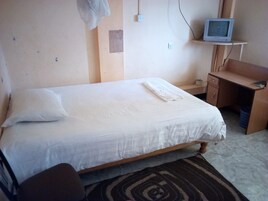 Habitación estándar | Colchones viscoelásticos, escritorio, wifi gratis y ropa de cama