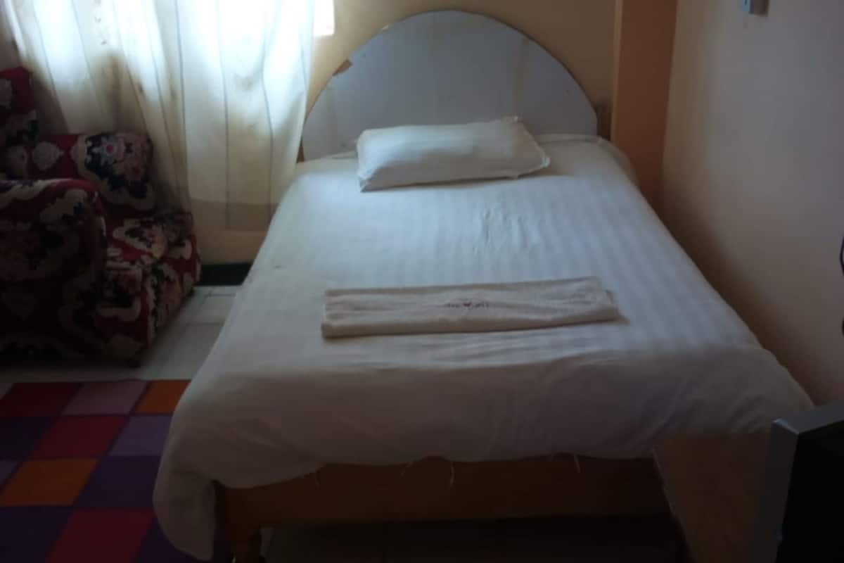 Standard Room | Memory foam beds, desk, free WiFi, bed sheets