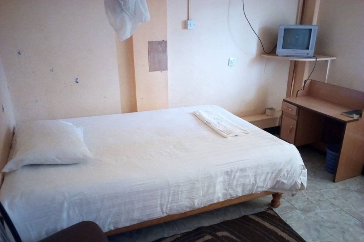 Memory foam-senger, skrivebord, wi-fi (inkludert) og sengetøy