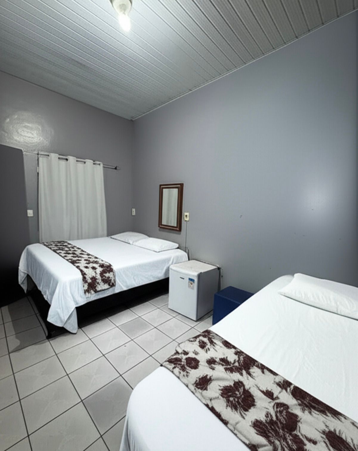 Comfort-værelse til 3 personer | Allergivenligt sengetøj, skrivebord, gratis Wi-Fi