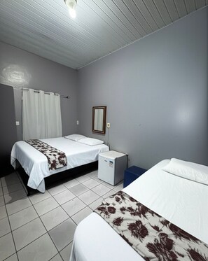 Ropa de cama hipoalergénica, escritorio y wifi gratis 