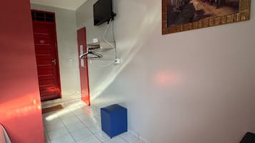 Comfort vierpersoonskamer | Hypoallergeen beddengoed, een bureau, gratis wifi