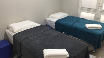Hypo-allergenic bedding, desk, free WiFi