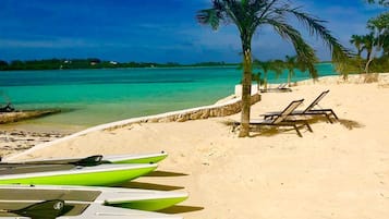 Beach nearby, sun loungers, beach towels