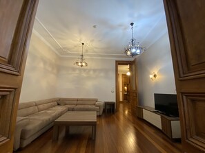 Residence 11 (1+1) | Wohnbereich | 32-Zoll-LCD-Fernseher mit Satellitenempfang, Fernseher