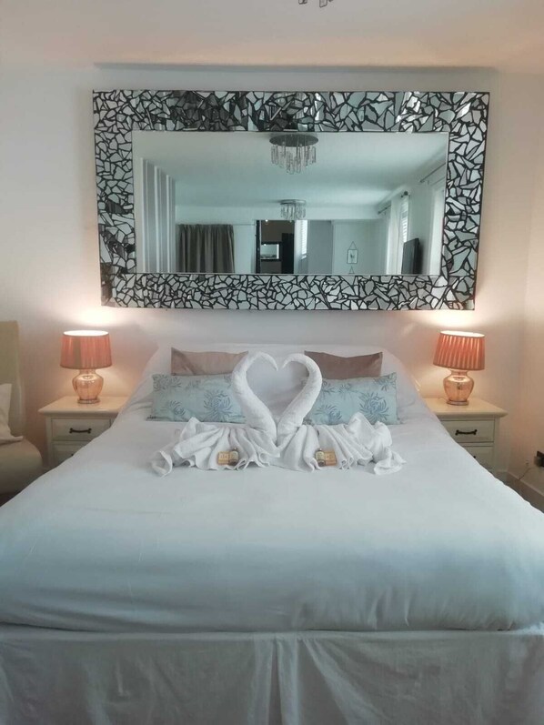 Suite Exécutive, salle de bains attenante, vue cour intérieure