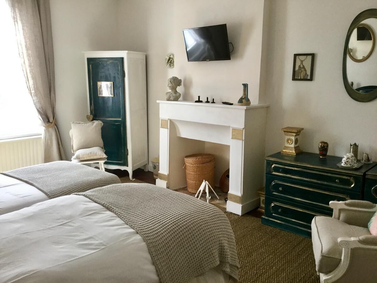 Twin Room | Individually decorated, individually furnished, desk, blackout curtains