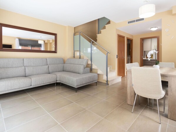 Interior - Beautiful apartment in villa for 7 people with pool, A/C, hot tub, WIFI, TV and terrace (Cambrils)