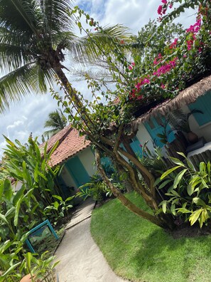 Chuveiro, toalhas de banho
