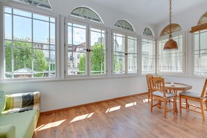 Deluxe-Apartment, 1 Schlafzimmer, Stadtblick (4 adults, ul. Monte Cassino 45) | Terrasse/Patio