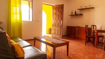 Standard Apartment | In-room dining