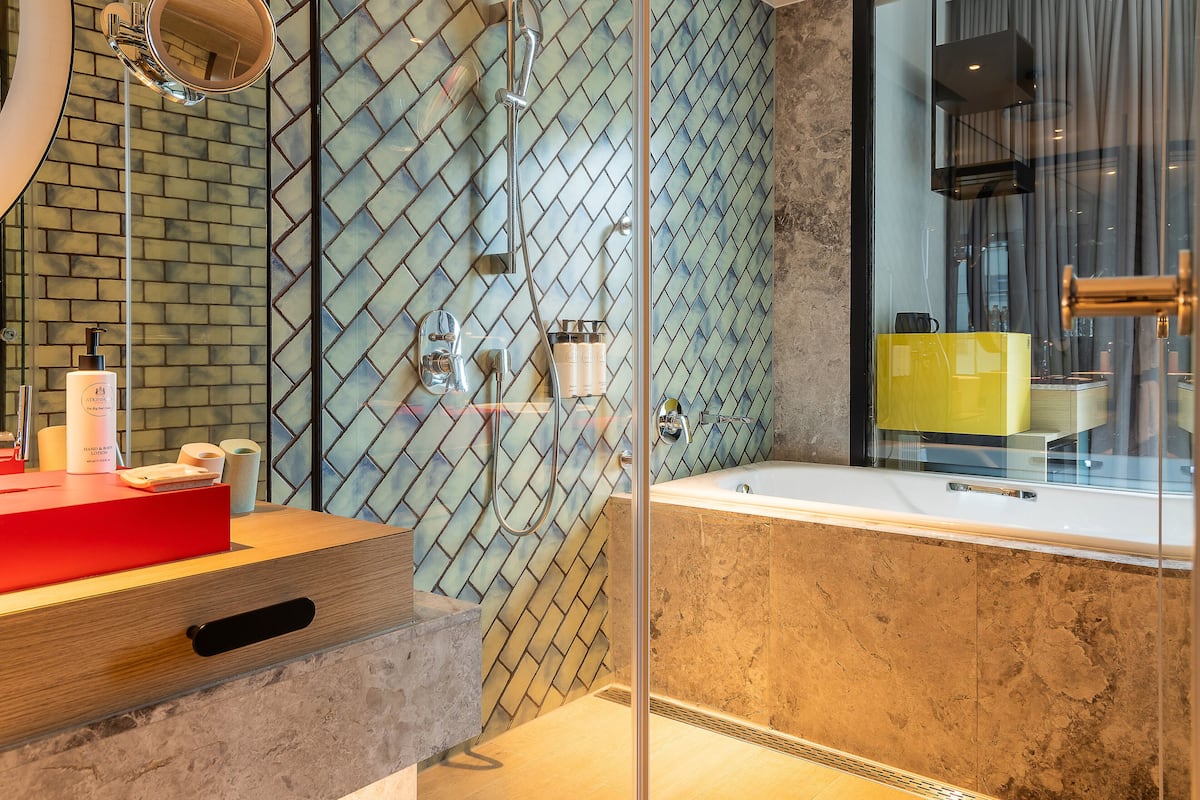 premium room, 1 king bed (super king) | 1 bedroom, minibar, in-room safe, laptop workspace