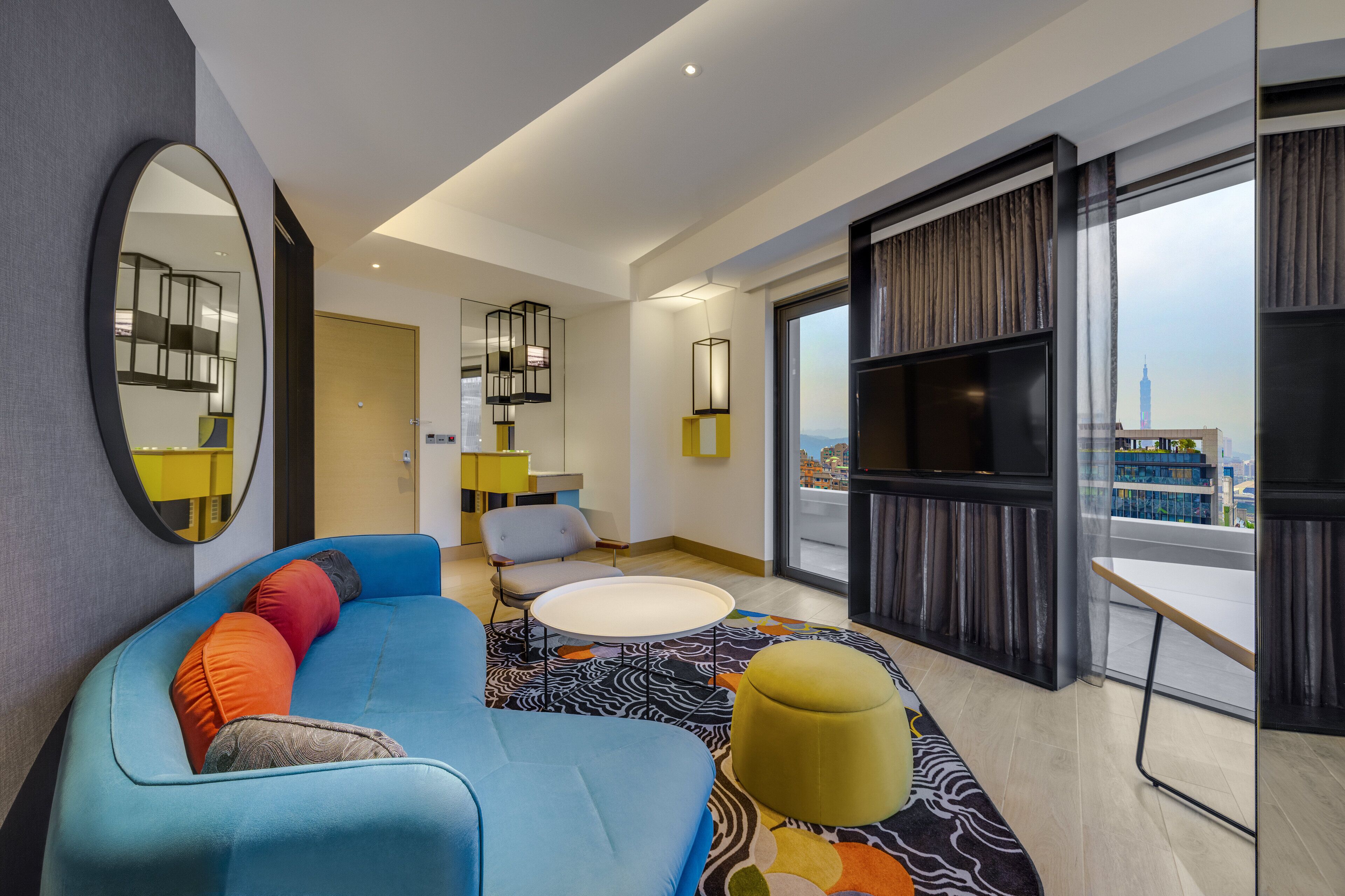 suite, 1 king bed | 1 bedroom, minibar, in-room safe, laptop workspace