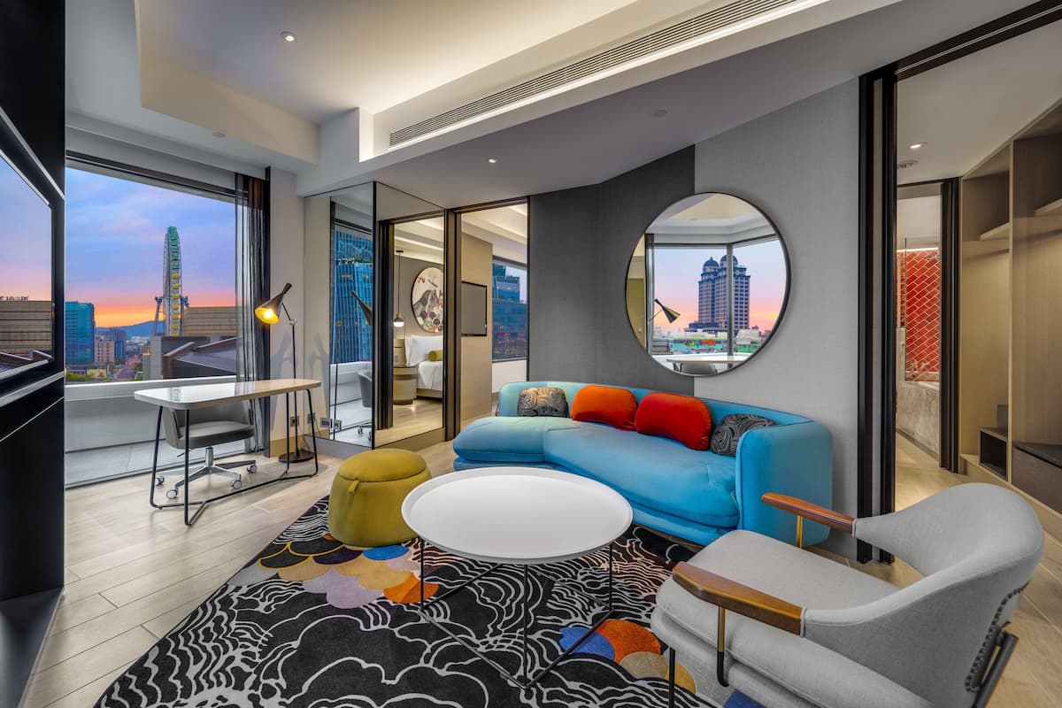 Suite, 1 King Bed