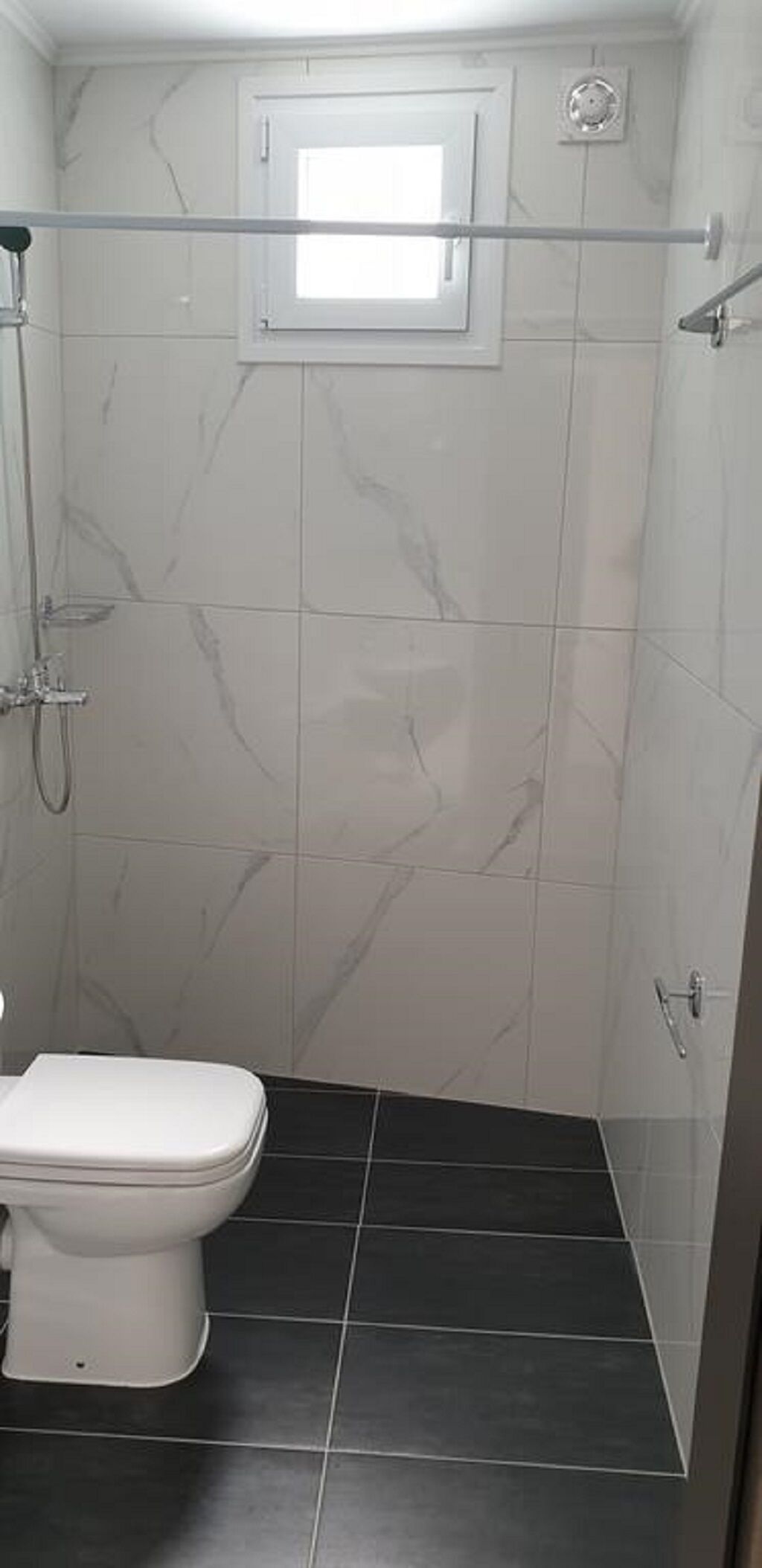 Pyyhkeet, saippua, vessapaperi