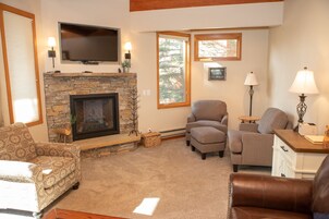 Townhome, 3 Bedrooms | Living area