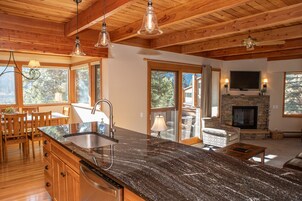 Townhome, 3 Bedrooms | Private kitchen | Fridge, microwave, oven, dishwasher