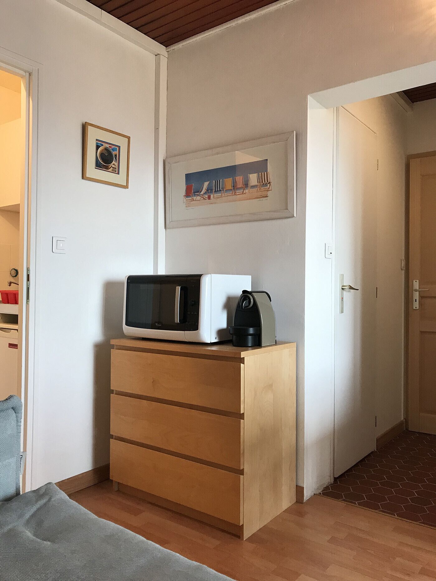 Direct access to the large beach of Saint-Gilles