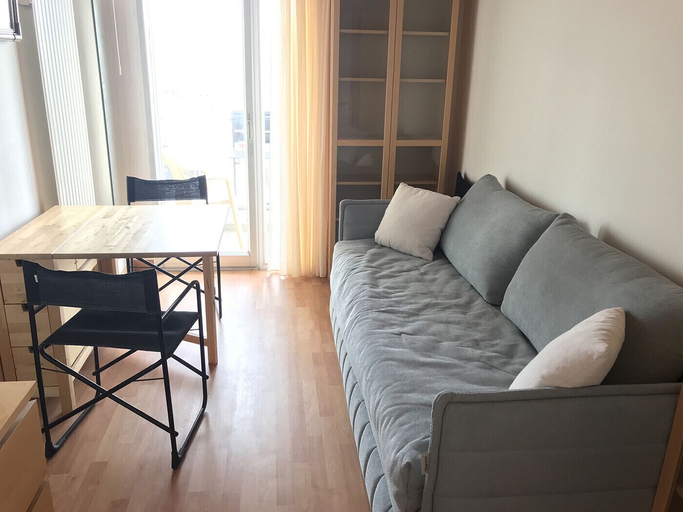 Direct access to the large beach of Saint-Gilles